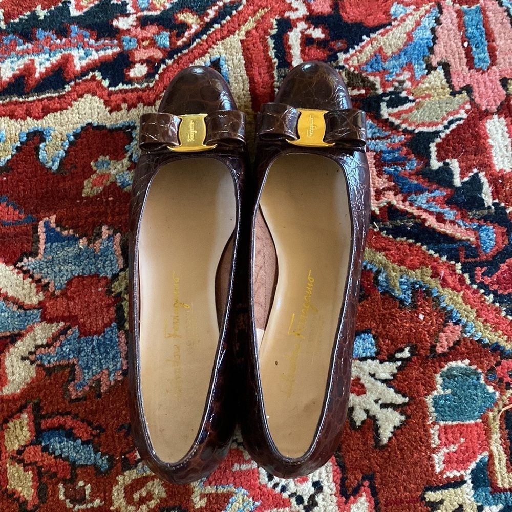 Ferragamo classic bow faux croc brown shoes Size 9AAA